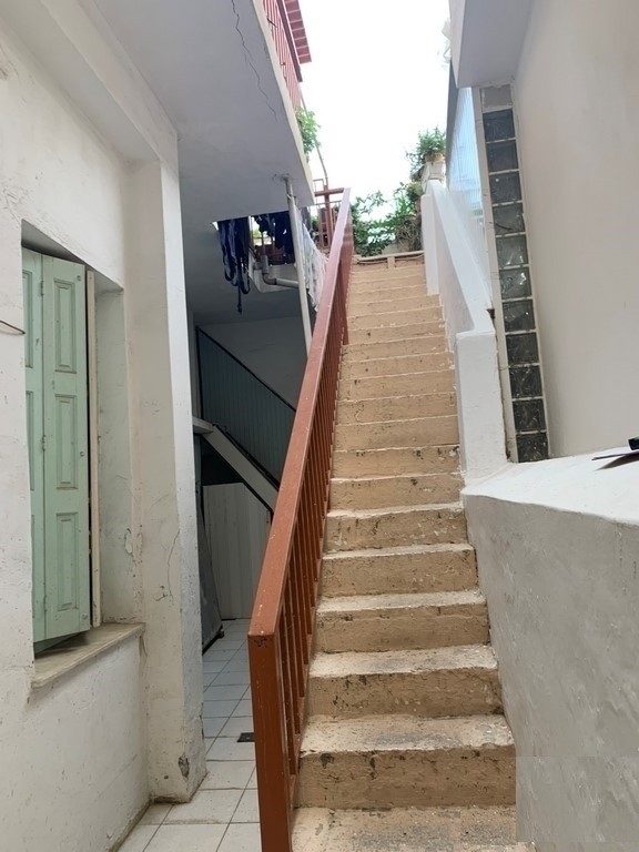 (For Sale) Residential Building || Piraias/Piraeus - 154 Sq.m, 140.000€ 