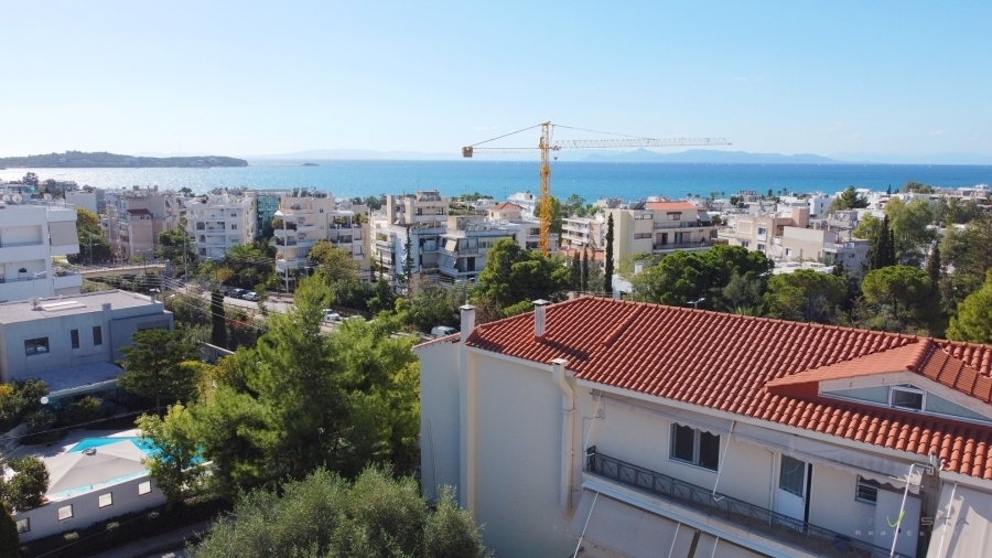 (For Sale) Residential Maisonette || East Attica/Voula - 200 Sq.m, 5 Bedrooms, 1.200.000€ 