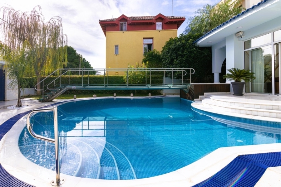 (For Rent) Residential Detached house || Athens South/Glyfada - 600 Sq.m, 7 Bedrooms, 22.000€ 