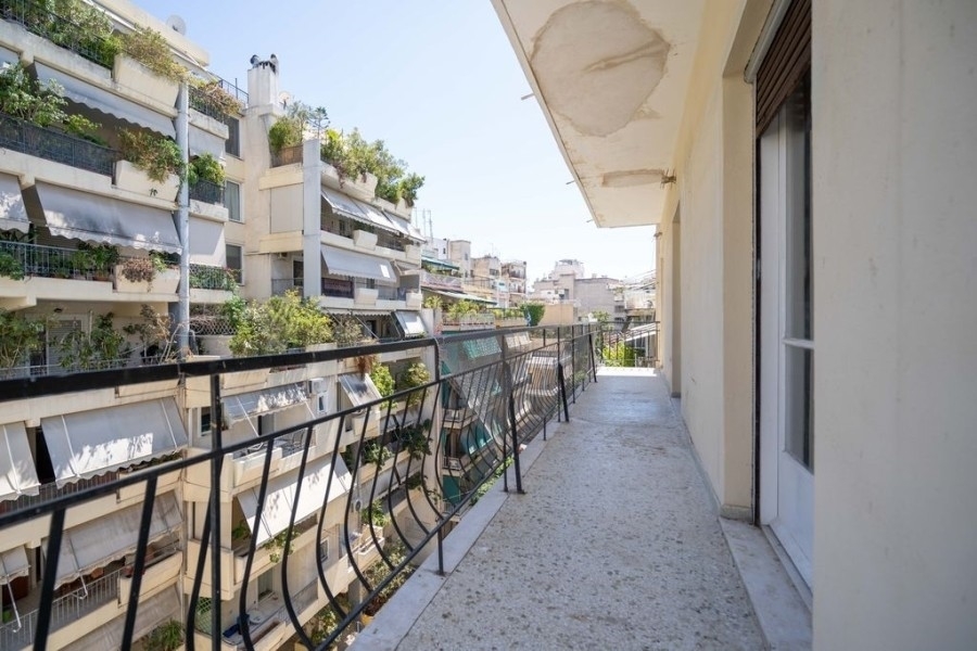 (For Sale) Residential Apartment || Athens Center/Vyronas - 152 Sq.m, 3 Bedrooms, 669.000€ 