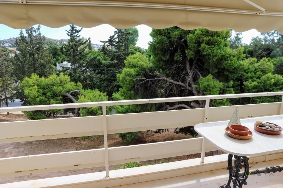 (For Sale) Residential Apartment || East Attica/Vouliagmeni - 79 Sq.m, 2 Bedrooms, 370.000€ 