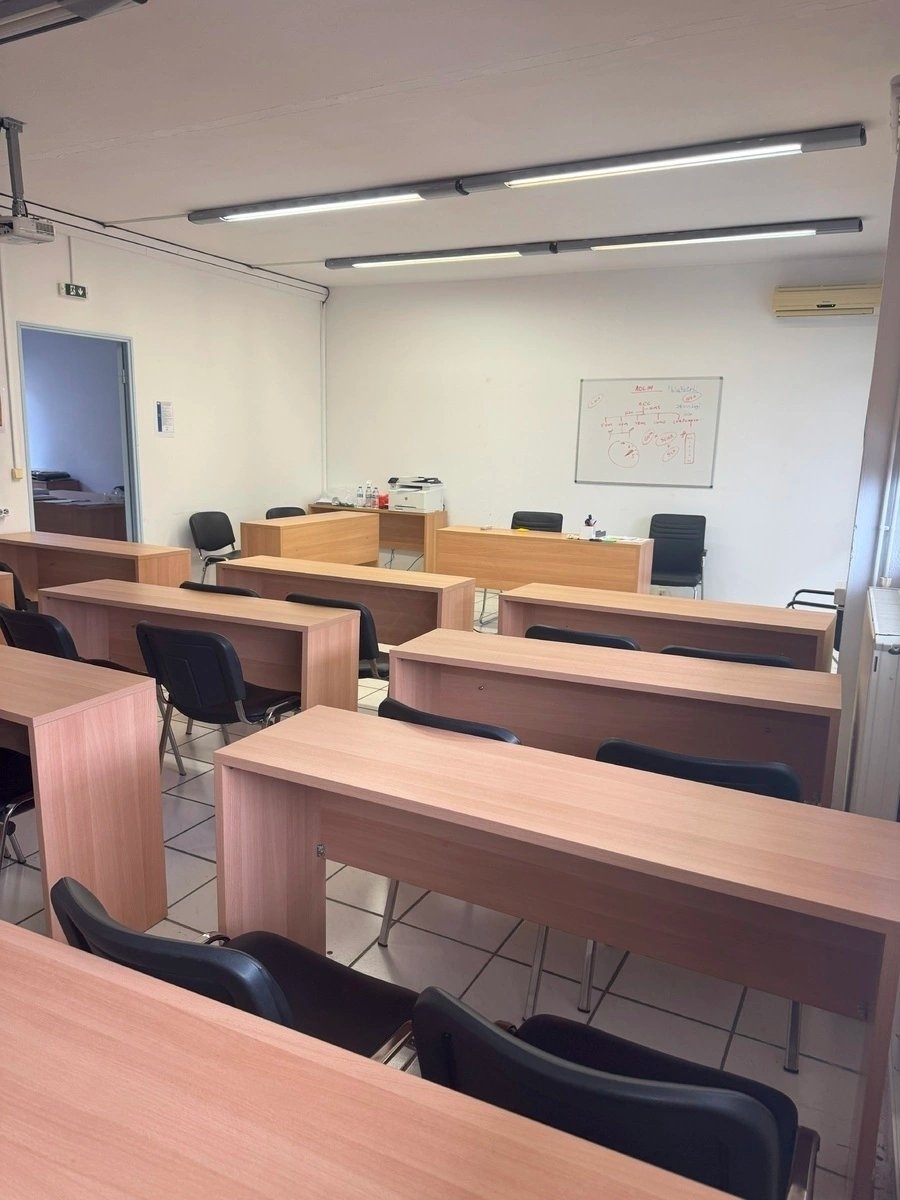 (Προς Ενοικίαση) Επαγγελματικός Χώρος Γραφείο || Αθήνα Νότια/Αργυρούπολη - 350 τ.μ, 2.000€ 