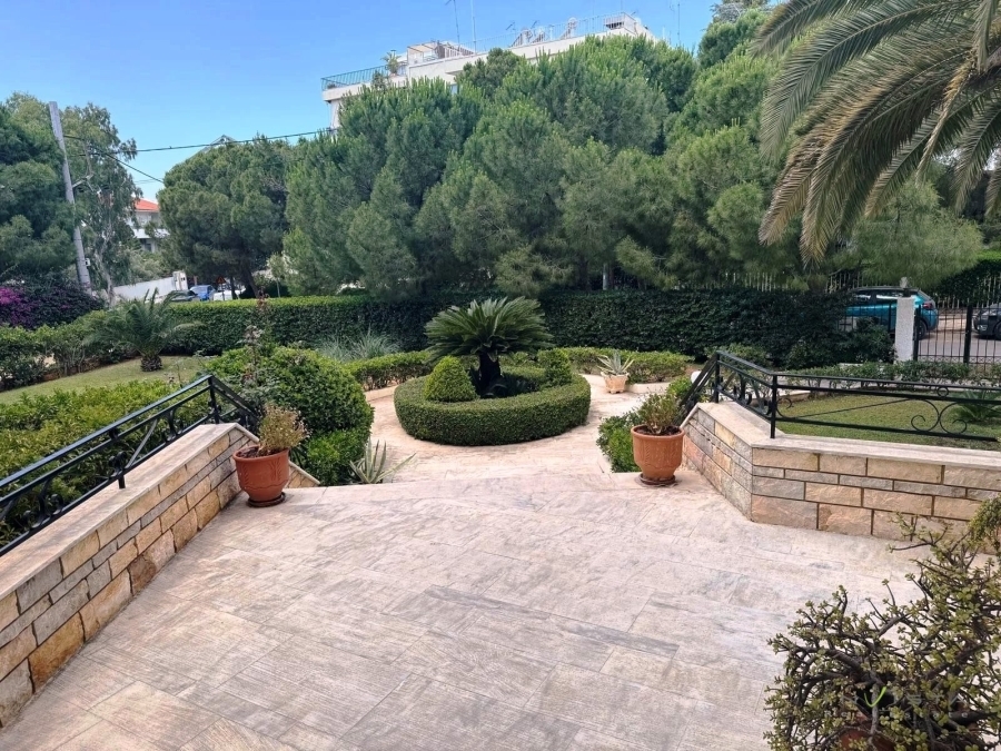 (For Sale) Residential Maisonette || East Attica/Vouliagmeni - 52 Sq.m, 2 Bedrooms, 430.000€ 