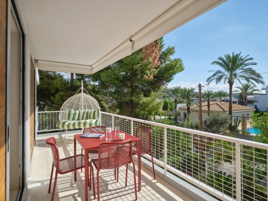 (For Sale) Residential Apartment || East Attica/Vouliagmeni - 52 Sq.m, 1 Bedrooms, 460.000€ 