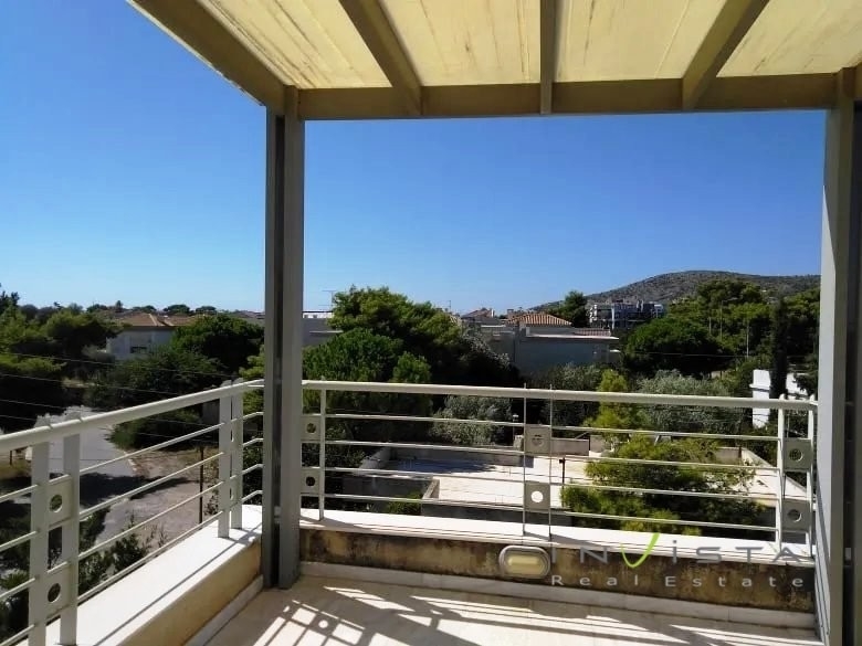 (For Sale) Residential Maisonette || East Attica/Vari-Varkiza - 215 Sq.m, 4 Bedrooms, 700.000€ 